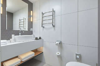 Отель Hilton Garden Inn Kaluga Калуга Queen Superior room-7