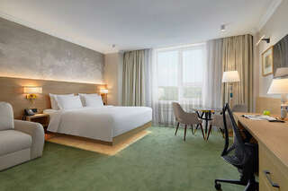 Отель Hilton Garden Inn Kaluga Калуга Deluxe Superior room-1