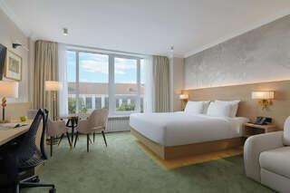 Отель Hilton Garden Inn Kaluga Калуга Deluxe Superior room-5