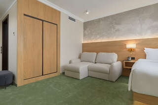 Отель Hilton Garden Inn Kaluga Калуга Deluxe Superior room-3