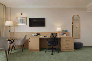 Отель Hilton Garden Inn Kaluga Калуга Deluxe Superior room-4